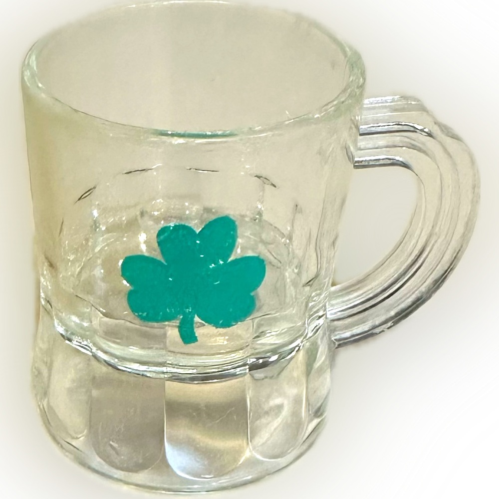 VTG CLEAR SHOT GLASS MUG WITH GREEN CLOVER ST PATRICKS DAY ST PADDYS 1.75” SHOTS